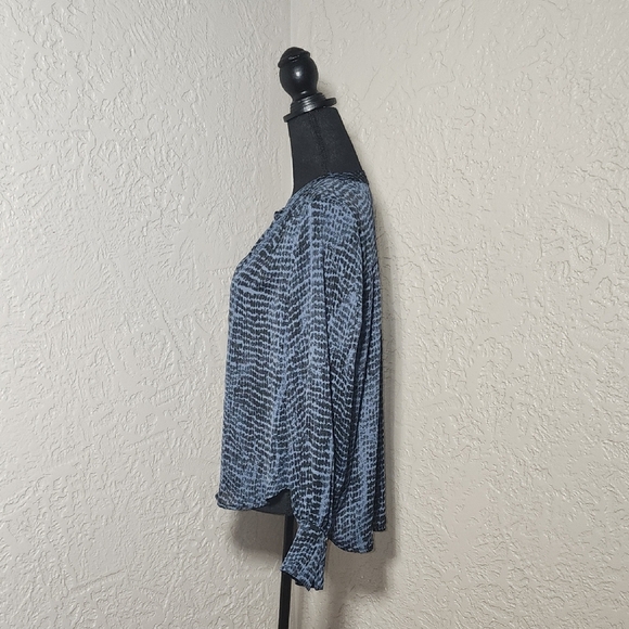 Allison Joy V Neck Blouse - Picture 3 of 4